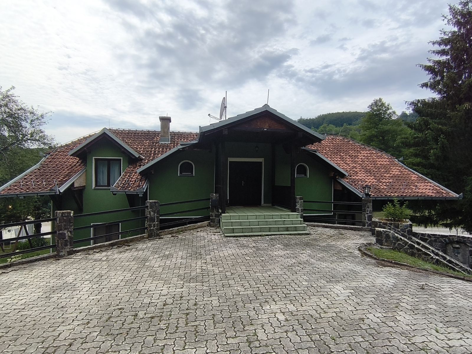 Планинска кућа 2, улаз